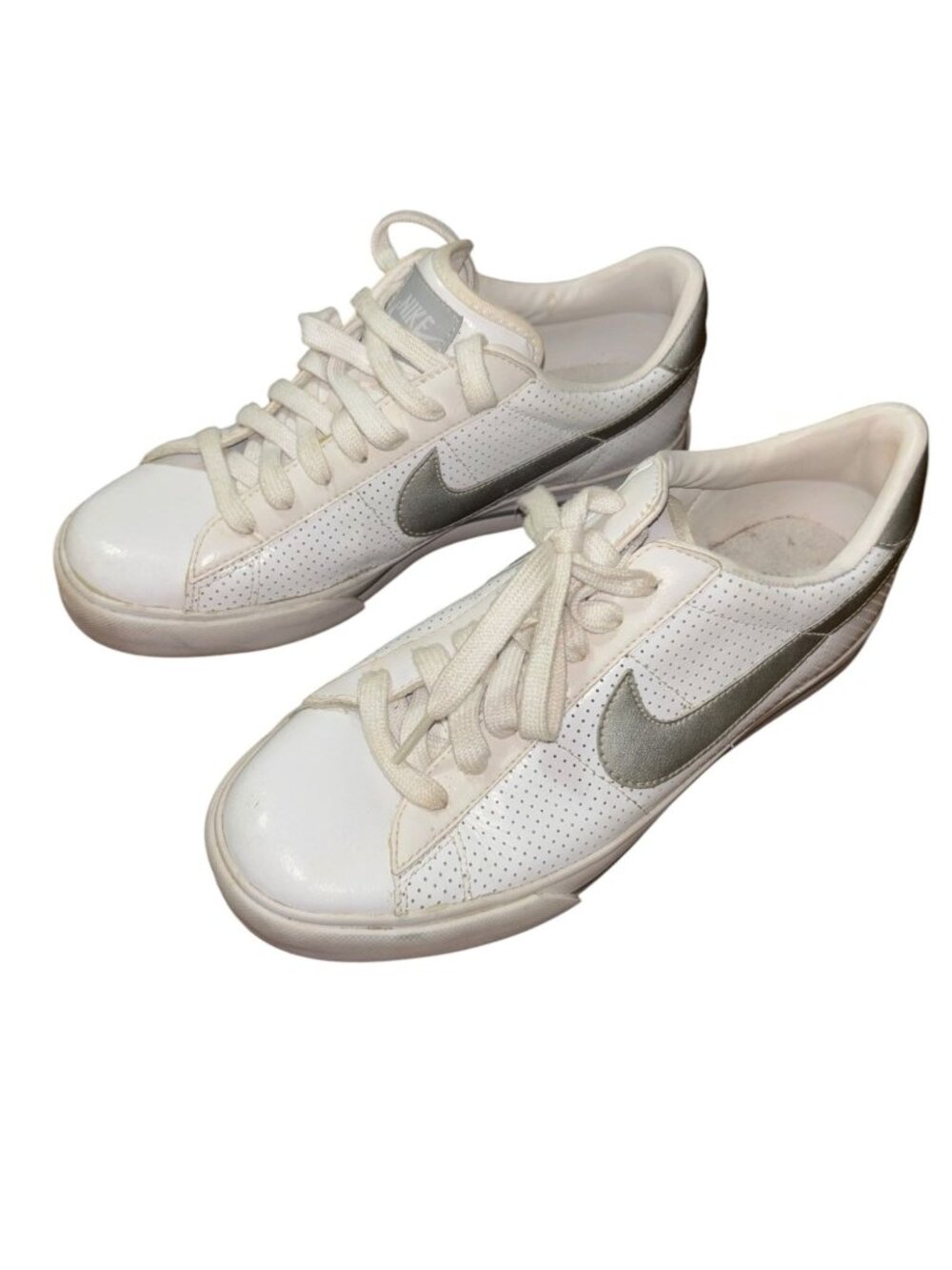 Nike 8.5 Women's Sweet Classic Shoes Decent Pair - Picture 1 of 8